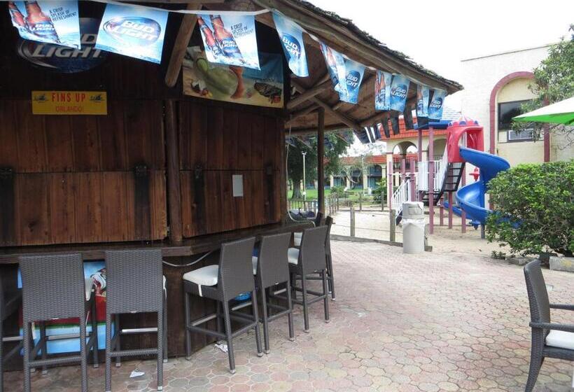 Maingate Lakeside Resort