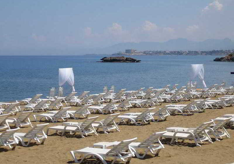 Mosquito Beach Club & Hotel