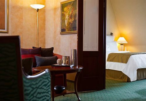 ホテル Renartiss Isaakiy St. Petersburg