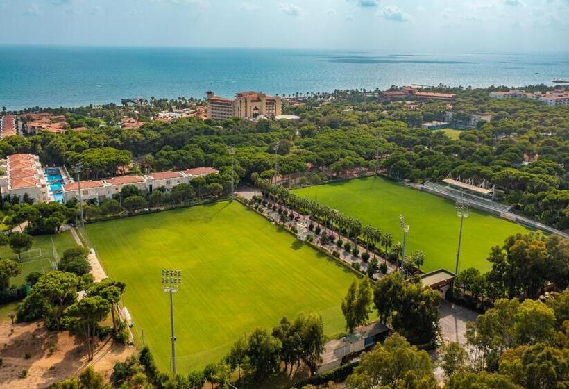 استراحتگاه Bellis Deluxe Hotel & Heated For Winter Aqua Park