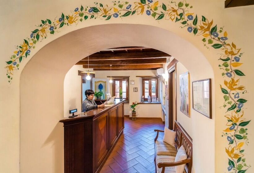 Отель Albergo Falterona