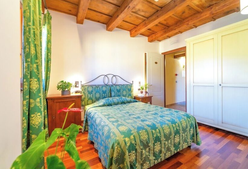 Отель Albergo Falterona