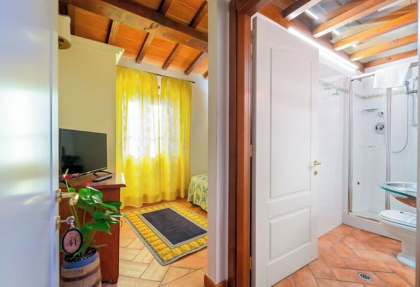 Отель Albergo Falterona