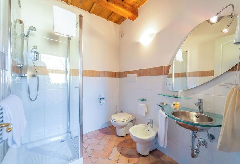 Отель Albergo Falterona