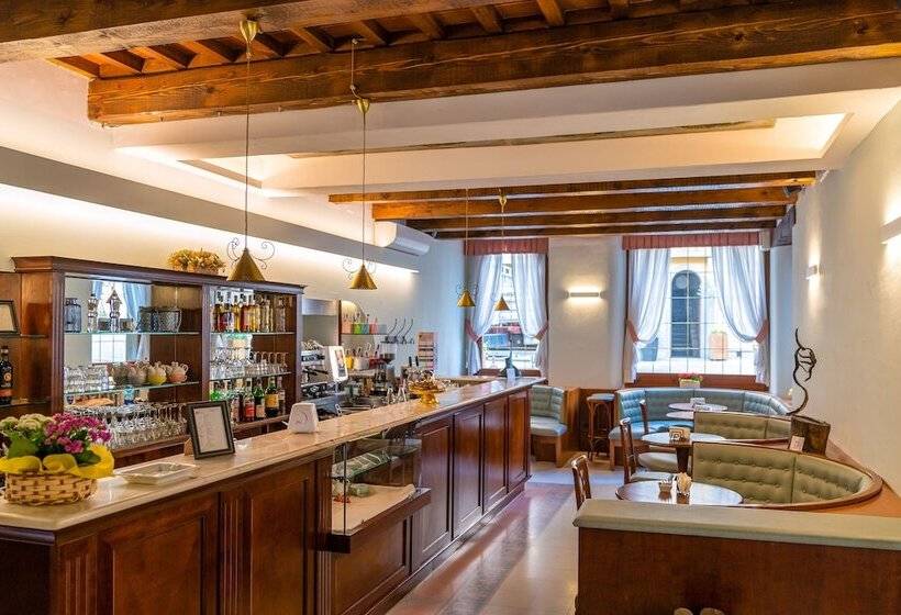 Отель Albergo Falterona