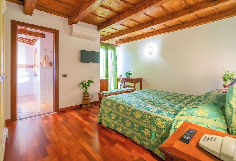 Отель Albergo Falterona