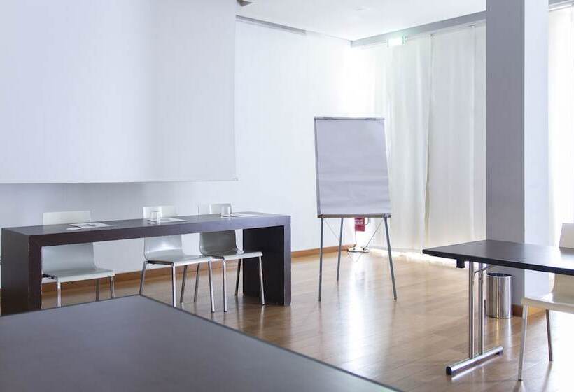 هتل Smy Bologna Centrale