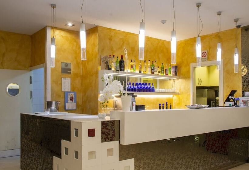 هتل Smy Bologna Centrale