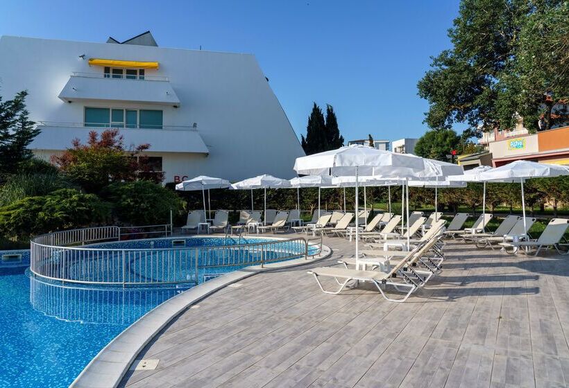 בית מלון כפרי Aluasun Helios Beach