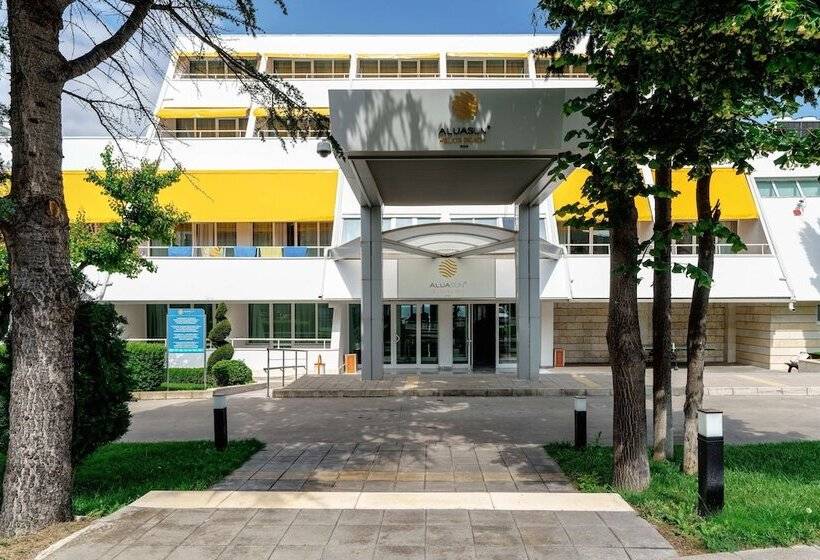 בית מלון כפרי Aluasun Helios Beach