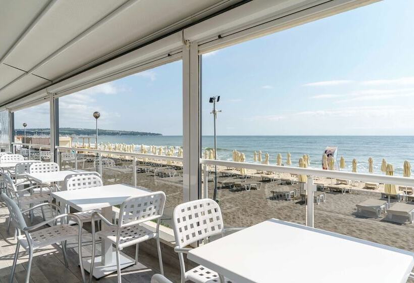 בית מלון כפרי Aluasun Helios Beach