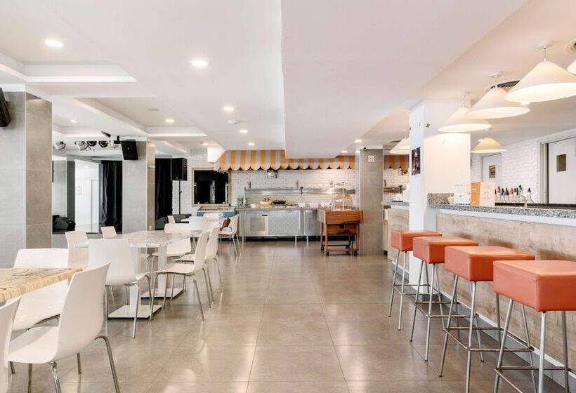 בית מלון כפרי Aluasun Helios Beach