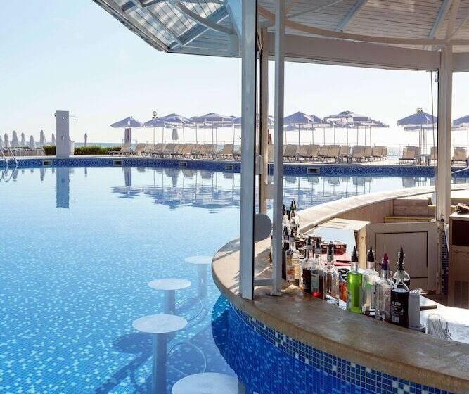 בית מלון כפרי Aluasun Helios Beach