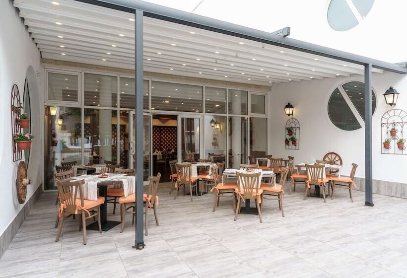 בית מלון כפרי Aluasun Helios Beach