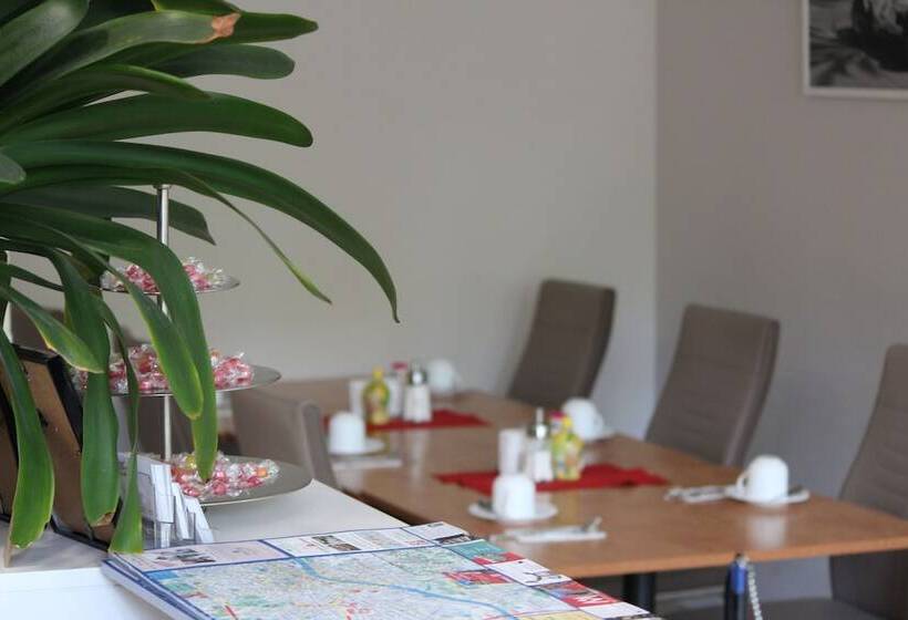 فندق Am Kurfuerstenplatz   Messe