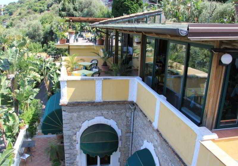 Отель Baia Delle Sirene