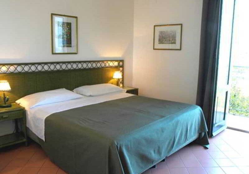 Отель Baia Delle Sirene