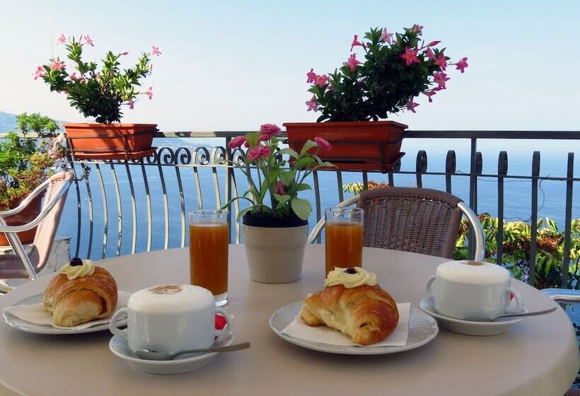 ホテル Baia Serena