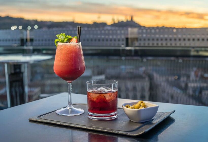 Отель Barcelo Raval