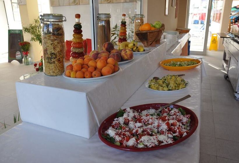 Отель Belleville