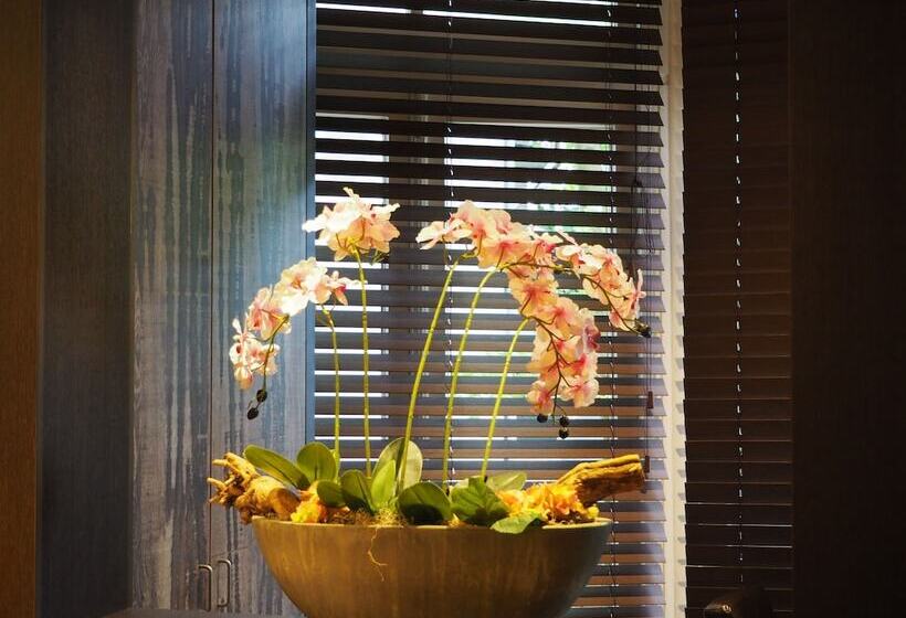 هتل Blossoms City