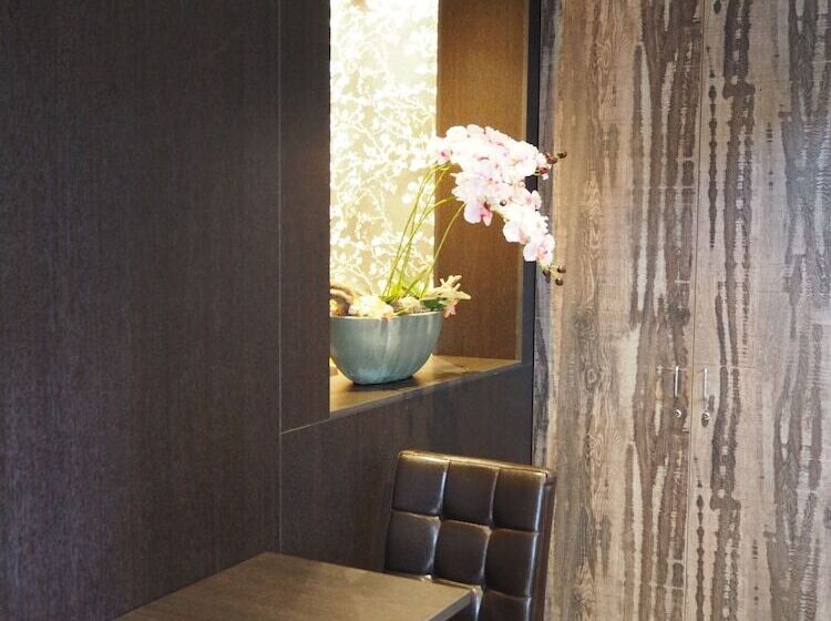 هتل Blossoms City