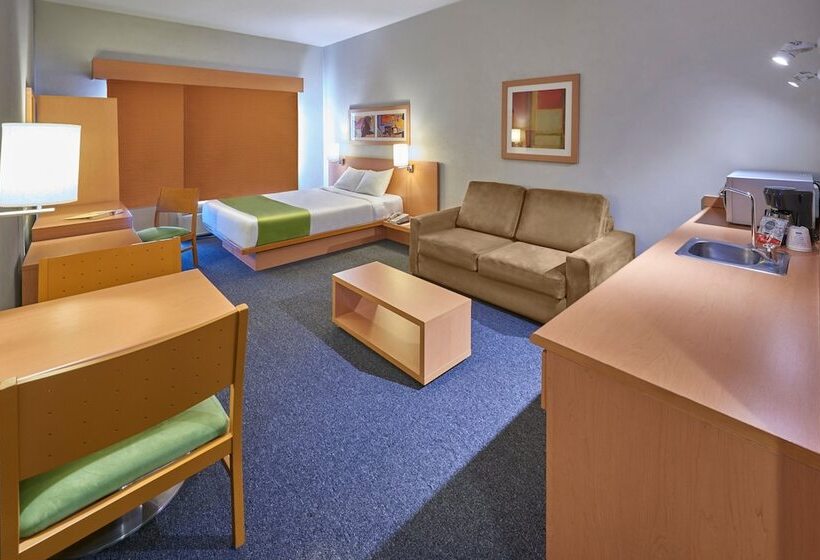 בית מלון כפרי City Express By Marriott Celaya Parque