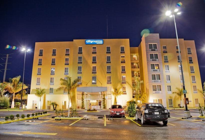 בית מלון כפרי City Express By Marriott Celaya Parque
