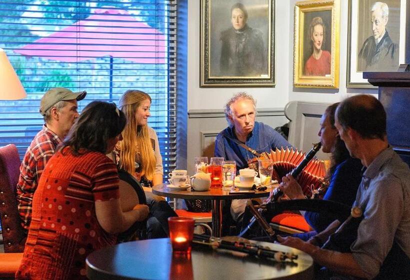 Отель Cliffs Of Moher