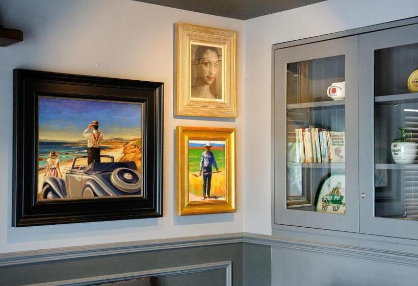 Отель Cliffs Of Moher