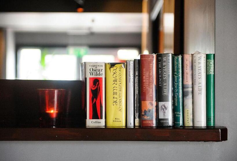 Отель Cliffs Of Moher