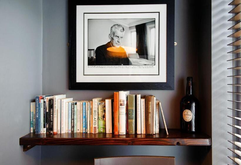 Отель Cliffs Of Moher