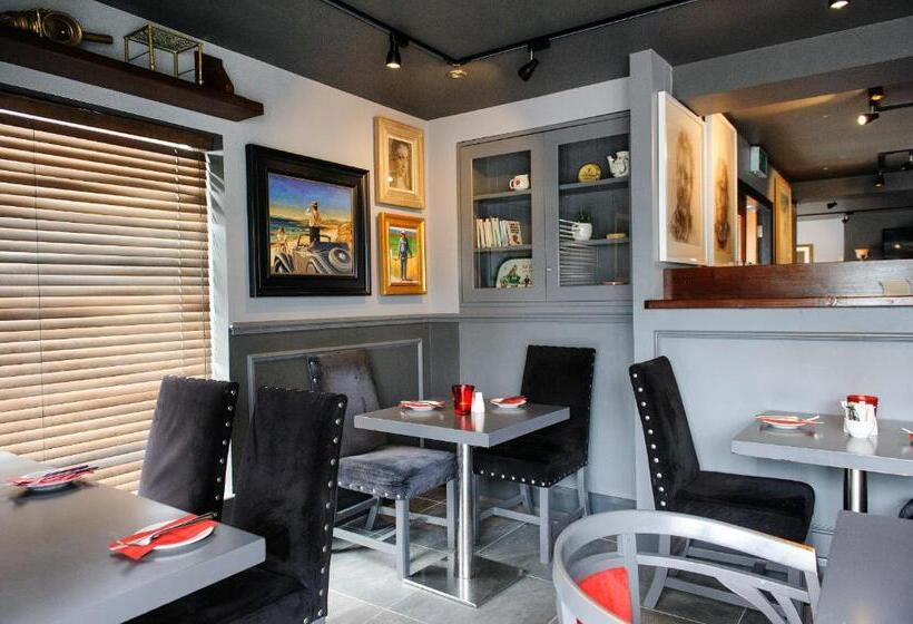 Отель Cliffs Of Moher