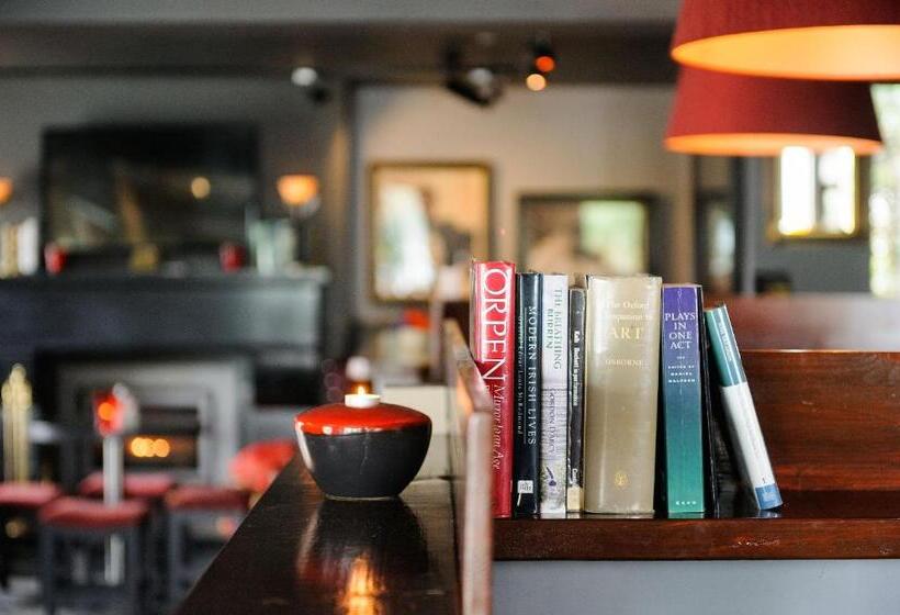 Отель Cliffs Of Moher