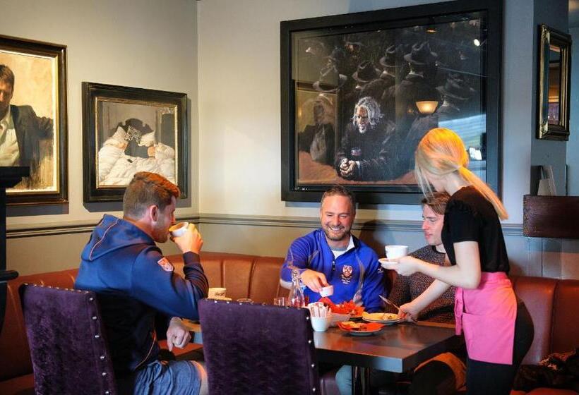 Отель Cliffs Of Moher