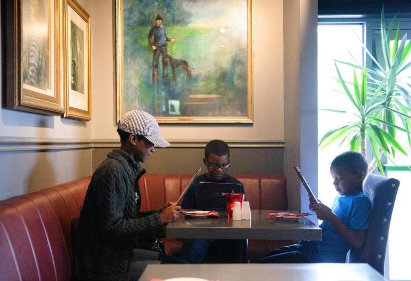 Отель Cliffs Of Moher