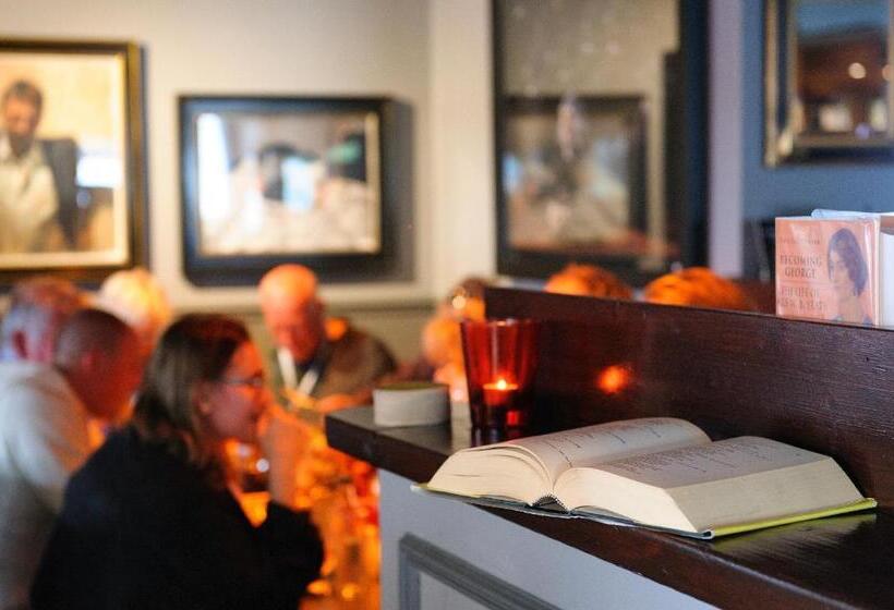 Отель Cliffs Of Moher