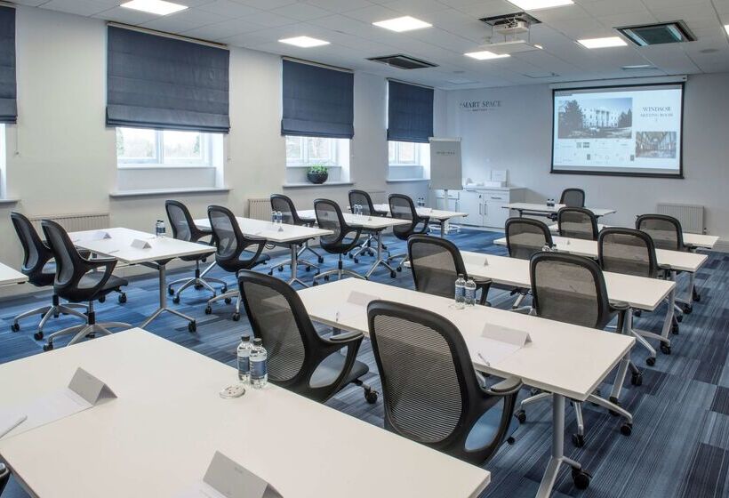 Отель De Vere Beaumont Estate