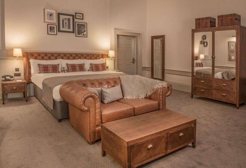 Отель De Vere Beaumont Estate