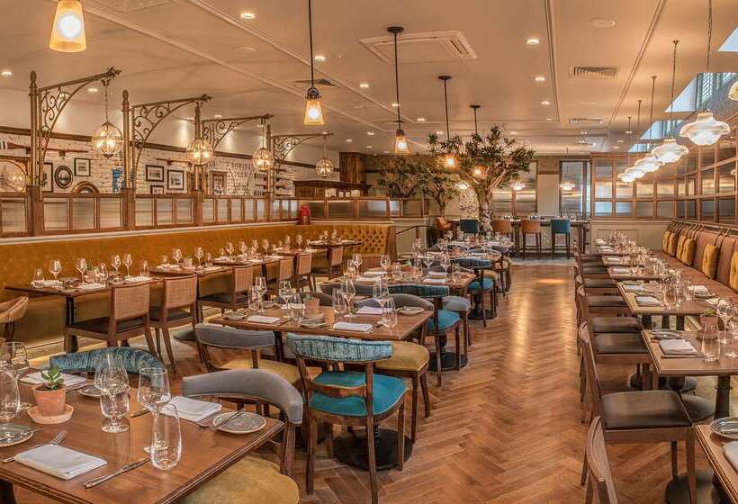 Отель De Vere Beaumont Estate