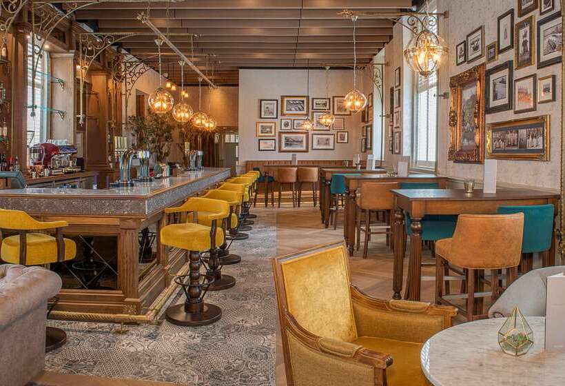 Отель De Vere Beaumont Estate