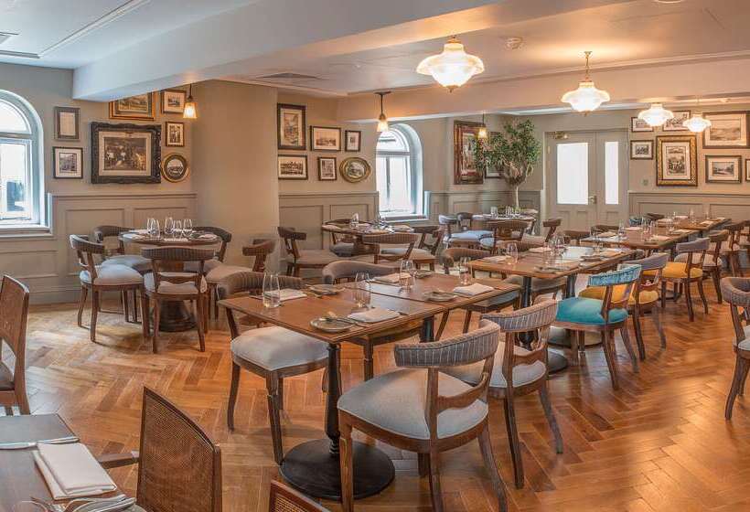 Отель De Vere Beaumont Estate