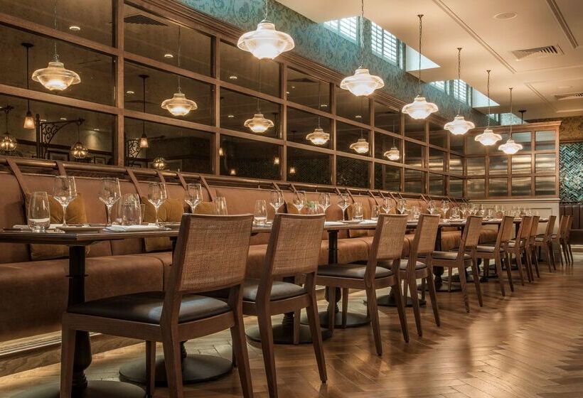 Отель De Vere Beaumont Estate