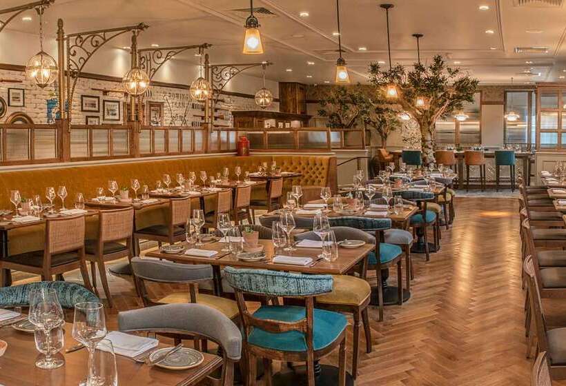 Отель De Vere Beaumont Estate