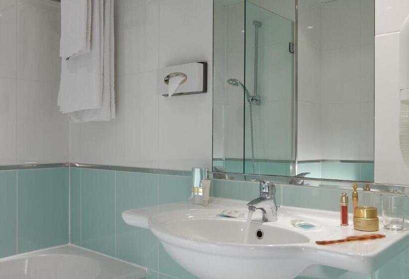 Отель Espace Champerret