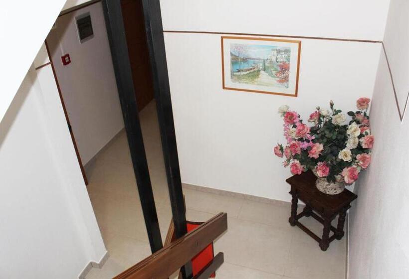 בית מלון כפרי Fellini Rimini