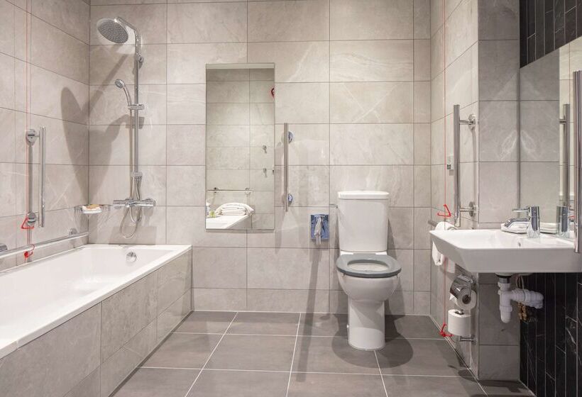 هتل Hilton Dublin Kilmainham