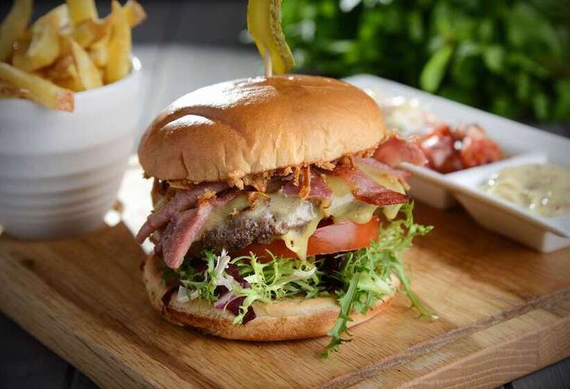 هتل Hilton Dublin Kilmainham