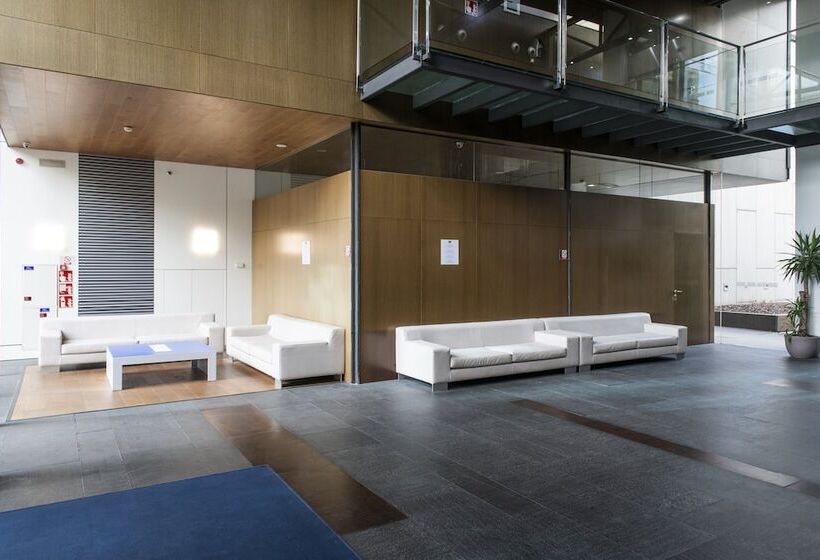 Отель Holiday Inn Express Barcelona City 22@, An Ihg