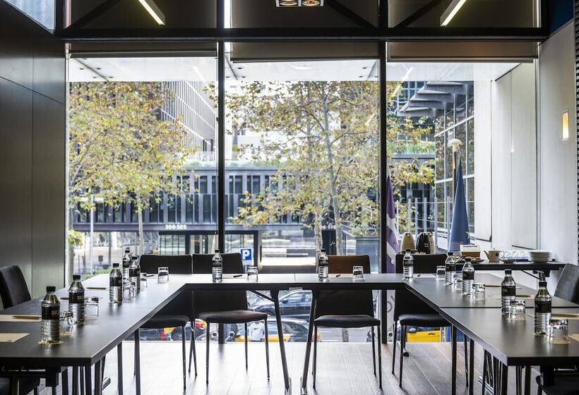Отель Holiday Inn Express Barcelona City 22@, An Ihg